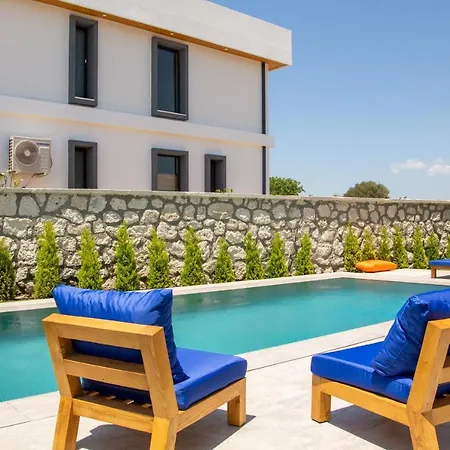 Lovely With Private Pool In Cesme 4*