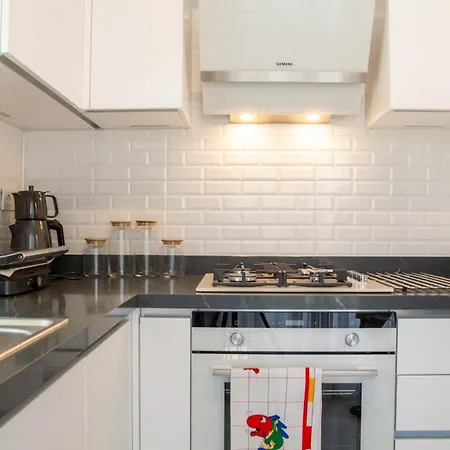 Lovely With Private Pool In Cesme 4*