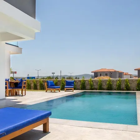 Lovely With Private Pool In Cesme 4* Алачати