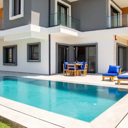 Lovely With Private Pool In Cesme 4*