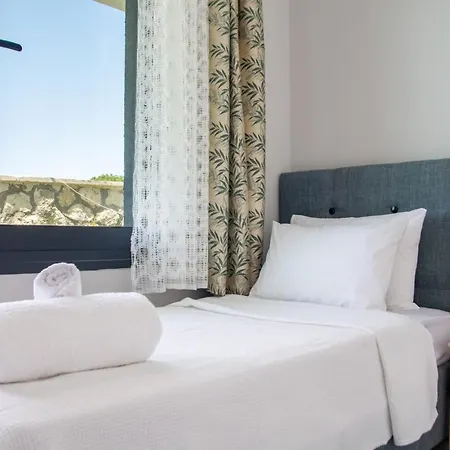 Отель Lovely With Private Pool In Cesme 4*