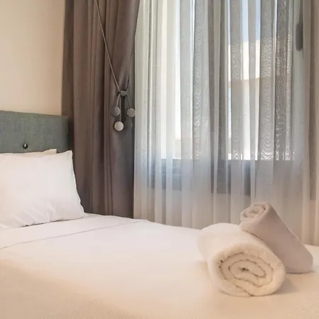 Lovely With Private Pool In Cesme 4* Алачати